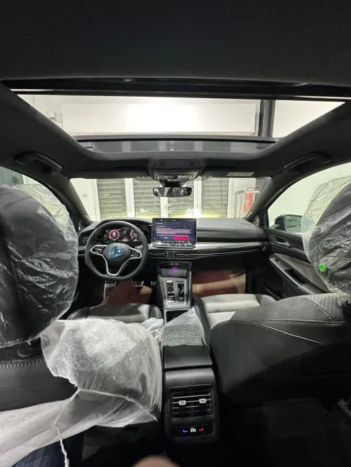 Volkswagen Série 8 2025 Blak Line