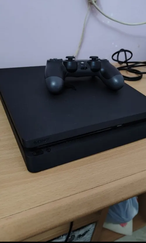 PS4 slim 1tb flashé +controller