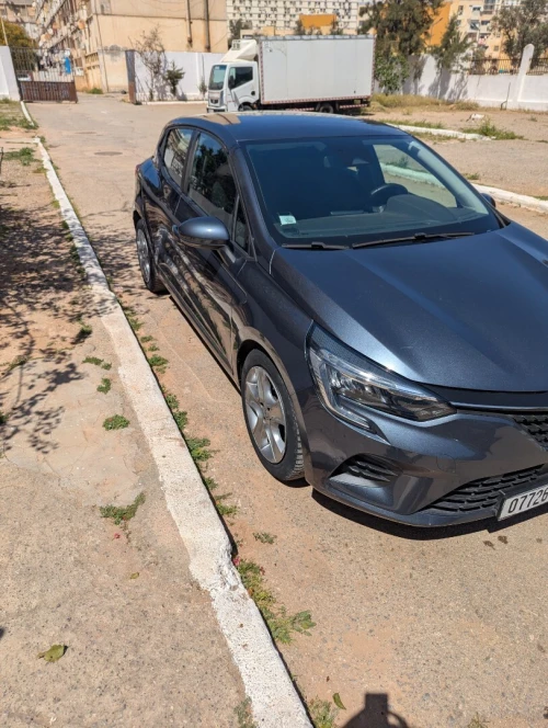 Renault Clio 05 2021 Intense
