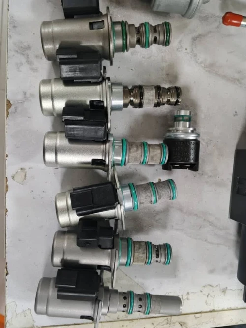 قطع غيار آلات الاشغال العمومية و آلات الرفع