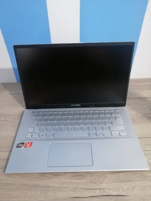 Asus vivobook Rayzen 5 3500U Vega 8 8/256Go