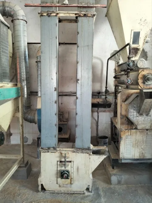 رحى علف دواجن و انعام Moulin a aliments pour bétail - bon état