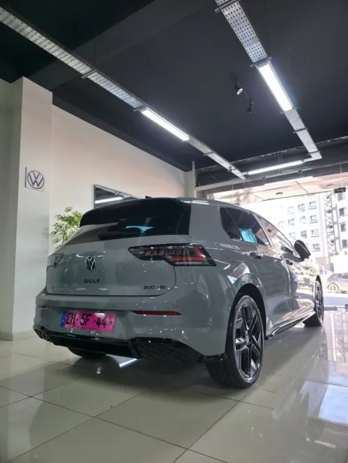 Volkswagen Golf 8 2025 R Black Edition 
