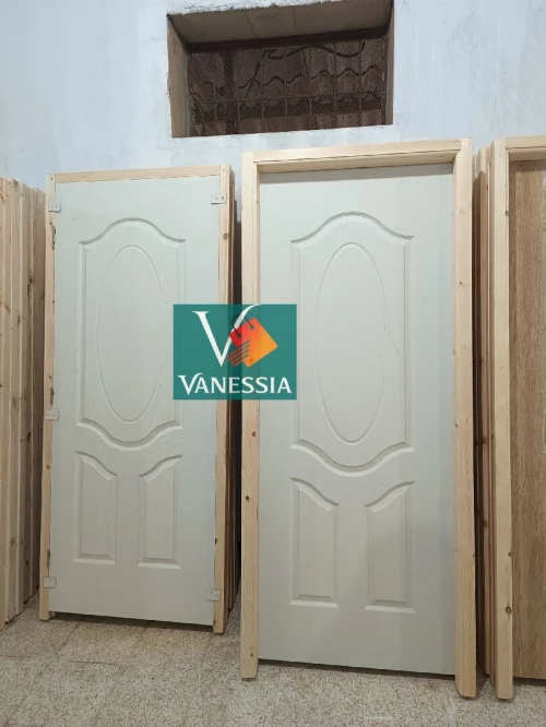 Porte de chambre HDF avec cadre en bois rouge