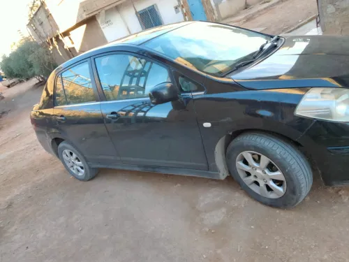 Nissan Tiida 4 portes 2010 Tiida 4 portes