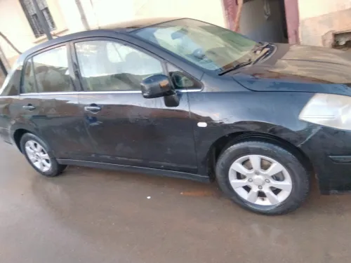 Nissan Tiida 4 portes 2010 Tiida 4 portes