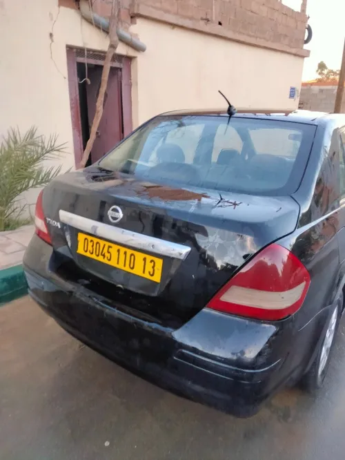Nissan Tiida 4 portes 2010 Tiida 4 portes