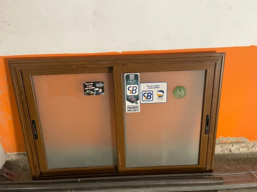Fenêtre coulissante en aluminium imitation bois
