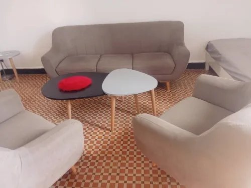 Très jolie canapé 3 places plus deux fauteuils 