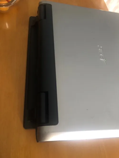 Acer Aspire 9920G-3A2G32Mn Du haut de sa dalle 20 pouces et de ses 8 kg, l'Aspire 9920G-3A2G32Mn