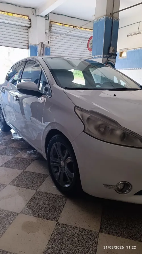 Peugeot 208 2015 Allure
