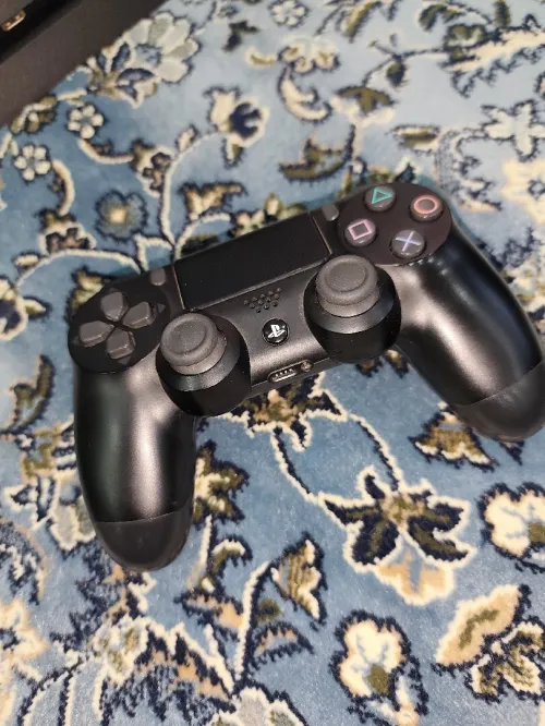 جهاز  PlayStation4 /1TB بحالة ممتازة جداً | أداء قوي وسريع | نظيف ومجرب 100% | مناسب لجميع ألعاب القيمرز | مع يد تحكم أصلية | فرصة لا تعوض