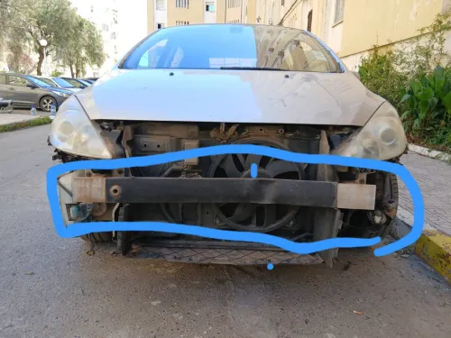 Cherche traverse Peugeot 307
