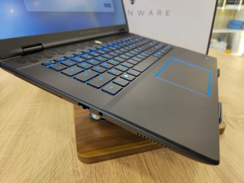 (VENDU) DELL ALIENWARE M16 R2  ULTRA9-185H 16 CORE/32G/1T SSD/RTX 4070/16'' QHD SOUS EMBALLAGE