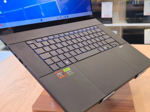 (VENDU) LAPTOP ASUS PROART P16 H7606  RYZEN AI 9 HX 370 64G 2T SSD RTX 5070 8G 16'' OLED 4K TACTIL WIN11