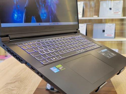 (VENDU) ERAZER DEFENDER I5-13420H 16G 512G SSD RTX4060 17.3' FHD 144HZ WIN11