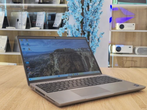 (VENDU) DELL STATION PRECISION 3581  I9-13900H/32G/512G SSD/RTX 2000 ADA 68G /15.6'' FHD/WIN11