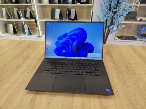 (VENDU) STATION DELL PRECISION 5690 ULTRA 9-185H 64G 2T SSD RTX2000 ADA 8G 16'' FHD+