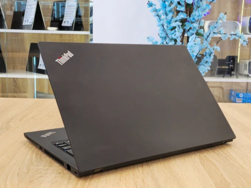 ( VENDU ) STATION LENOVO THINKPAD P14S GEN-4 RYZEN-7 PRO 7840U 32G 1T SSD AMD 780M 14'' IPS TACTIL