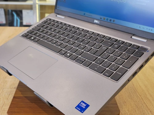 LAPTOP DELL  LATITUDE 5550  ULTRA-7 165U 16G 512G SSD 15.6'' FHD WIN11