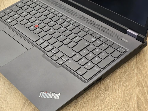 (VENDU) Station Lenovo ThinkPad P16 Gen2  i7-13850HX 32G RTX 2000 ADA 8G 16" IPS 165HZ