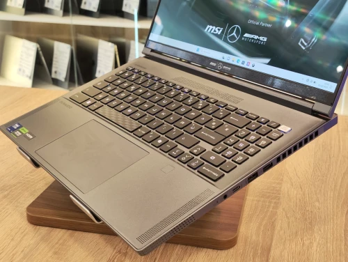 (VENDU)MSI Stealth 16 Mercedes-AMG Ultra-9 185H 32Go 1TB NVMe RTX 4070 8GB 16" QHD+ OLED 240Hz