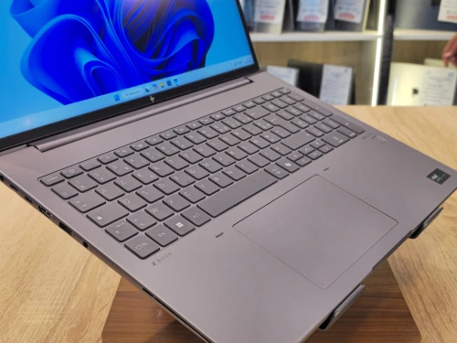 (VENDU) STATION HP ZBOOK POWER G11 ULTRA 9 185H 32G 1T RTX 2000 ADA 16'' IPS