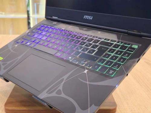 MSI CYBROG-15 2025 CORE-7 240H 16GB 512GB RTX 5060 8G 15.6 FHD 144HZ