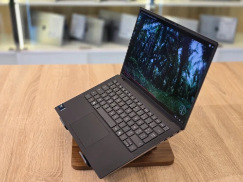 (VENDU) Station Dell Precision 5490 Ultra 7-165H VPRO 32G 1T ssd  14" FHD+ RTX2000 ada 8G