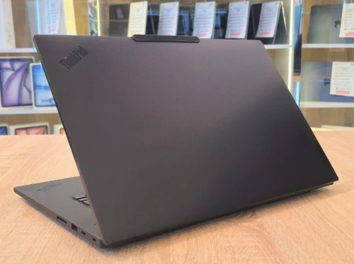 ( VENDU ) STATION LENOVO THINKPAD P1 GEN-7  ULTRA 9 185H 64G 2T  RTX 3000 ADA 16' 4K TACTIL