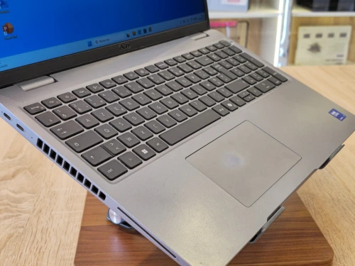 LAPTOP DELL  LATITUDE 5550  ULTRA-7 165U 16G 512G SSD 15.6'' FHD WIN11