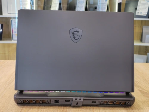 (VENDU) MSI VECTOR 16HX AI A2XWHG 2025 ULTRA 7-255HX 32G 1T SSD RTX 5070 TI 12G 16" QHD 240HZ