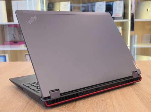 ( VENDU ) Station Lenovo ThinkPad P16 i7-12850HX 16G 512G RTX 2000 ADA 8G 16" IPS