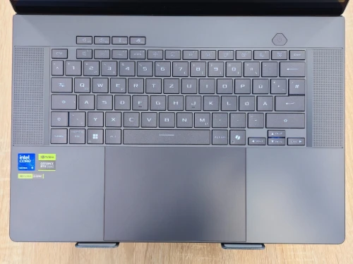 (VENDU) ASUS ROG ZEPHYRUS G16 2025 ULTRA 9 285H 32GB 1TB RTX 5070 16'' 2.5K OLED 240HZ