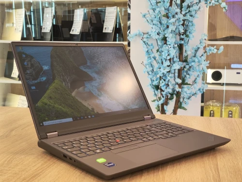 (VENDU) Station Lenovo ThinkPad P16 Gen2 i9-13980HX 64Go DDR5 RTX 4000 ADA 12GB 16" 4K IPS [VENDU]