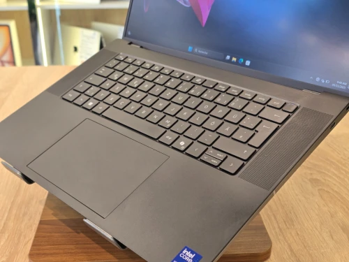 (VENDU) STATION DELL PRECISION 5690 ULTRA 7-165H 64G 4T SSD RTX2000 ADA 8G 16'' FHD+