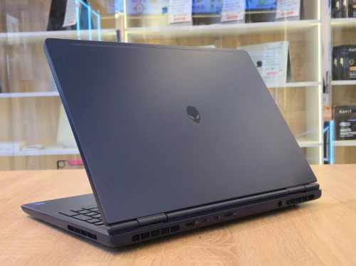 (VENDU) LAPTOP DELL ALIENWARE 16 AURORA AC16250 CORE 7 240H 16G 1T SSD RTX 5060 16'' 2K WQXGA 120HZ WIN 11