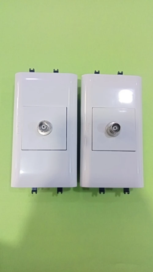 Prise Apparente et Prise Encastrée (HDMI, BNC, VGA, etc...)