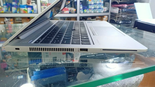 HP Elitebook 840 G6 [Intel Core i7-8665U/ 256Gb SSD/ 8GB RAM/ WIN10/ CLAVIER LUM/ 14" FHD]