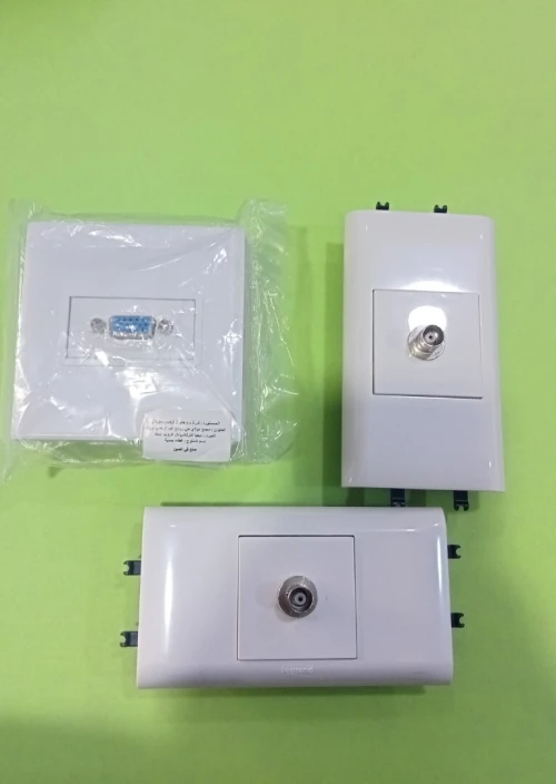 Prise Apparente et Prise Encastrée (HDMI, BNC, VGA, etc...)