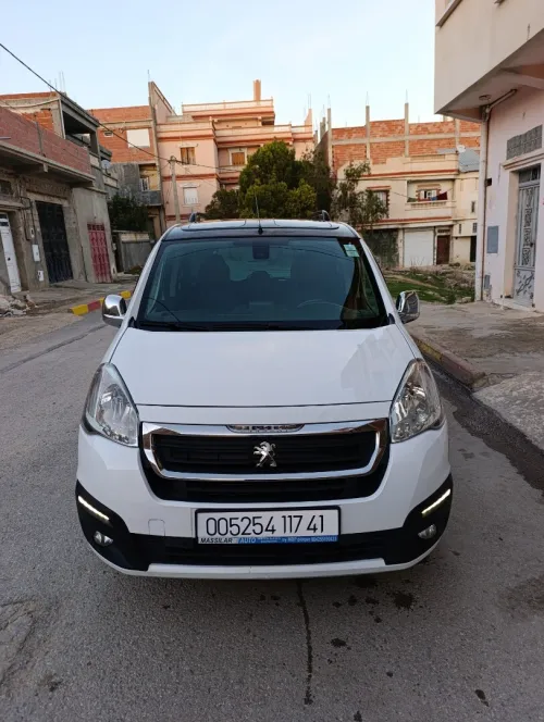 Peugeot Partner 2017 Tepee Allure 