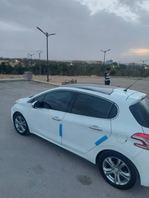 Peugeot 208 2015 Allure Facelift