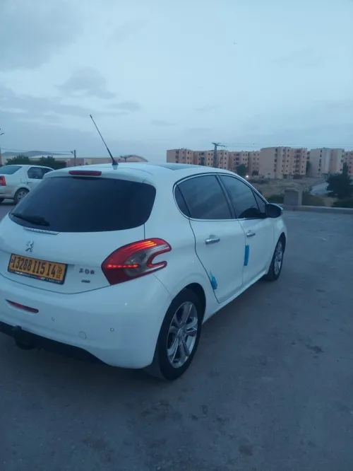 Peugeot 208 2015 Allure Facelift