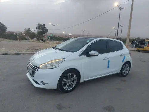Peugeot 208 2015 Allure Facelift