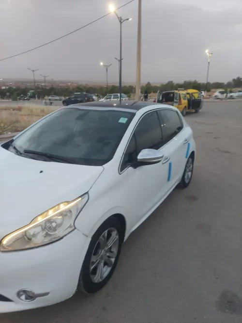 Peugeot 208 2015 Allure Facelift