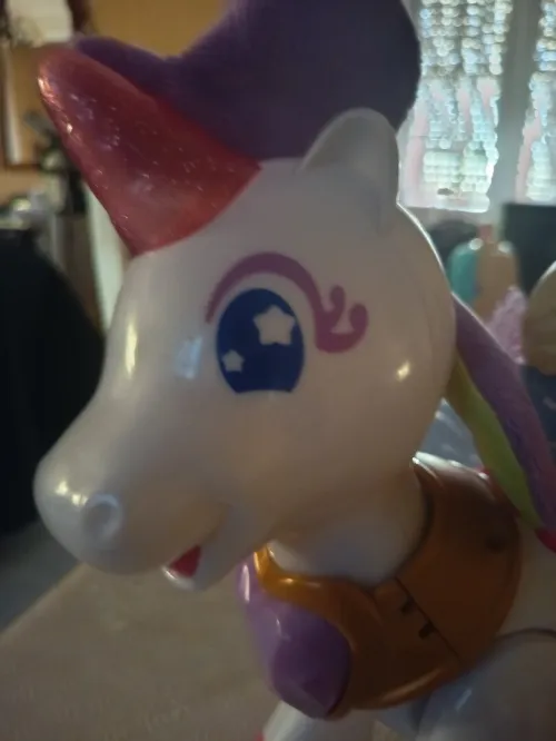 Licorne Arc-en-ciel Enchantée Azalée de la gamme VTech