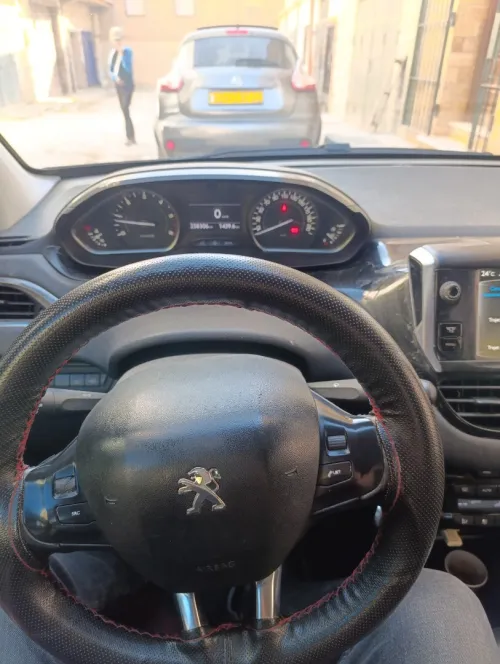 Peugeot 208 2015 Allure