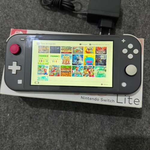 Nintendo switch lite flashé puce 32+64gb avec boite et chargeur plein des jeux