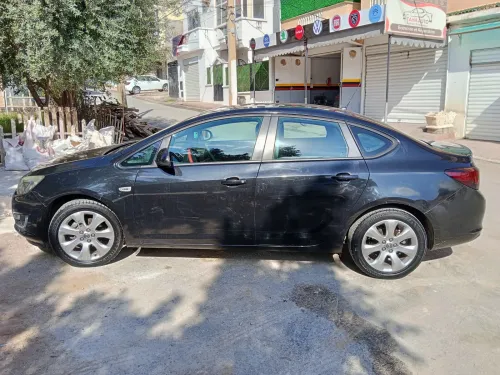 Opel Astra 4 portes 2014 Astra 4 portes