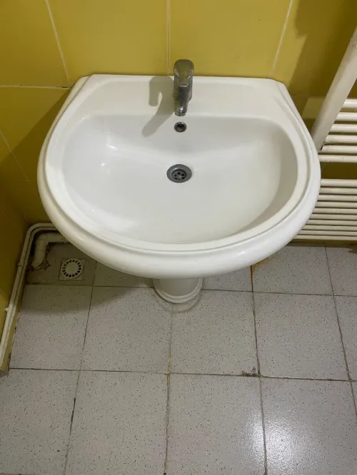 lavabo baignoire siege toilette